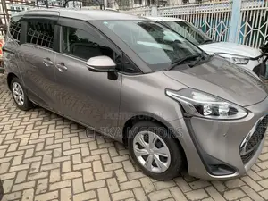 Toyota Sienta 1.5 FWD 2021 Silver