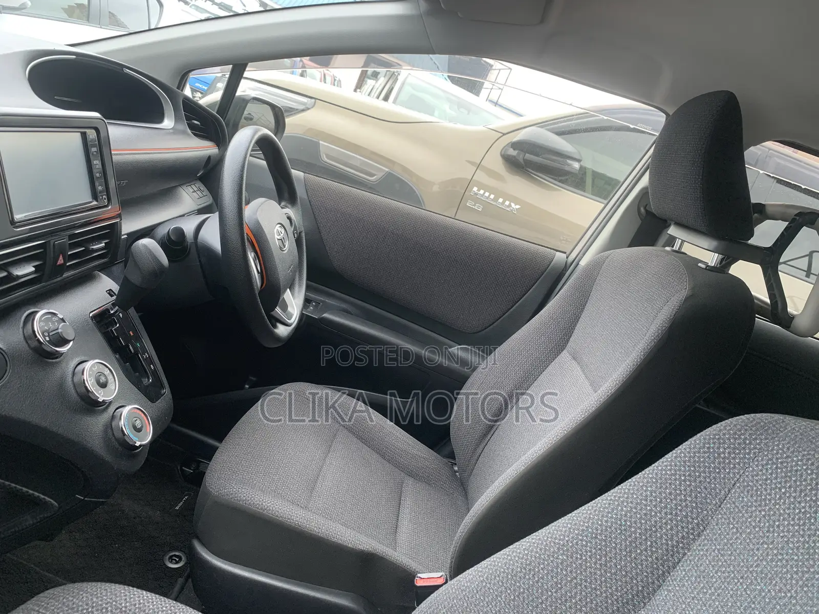 Toyota Sienta 1.5 FWD 2021 Silver