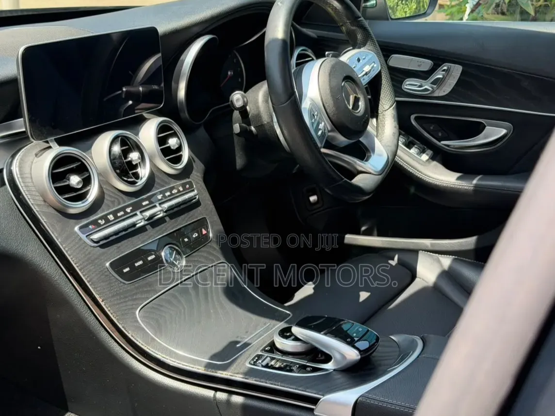 Mercedes-Benz C180 2019 Green