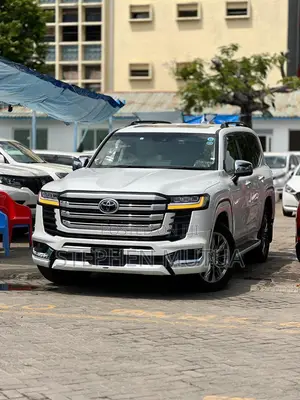Toyota Land Cruiser LC300 2023