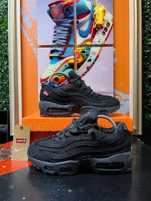 Levi’s X Nike Air Max 95 “Black”
Sneakers