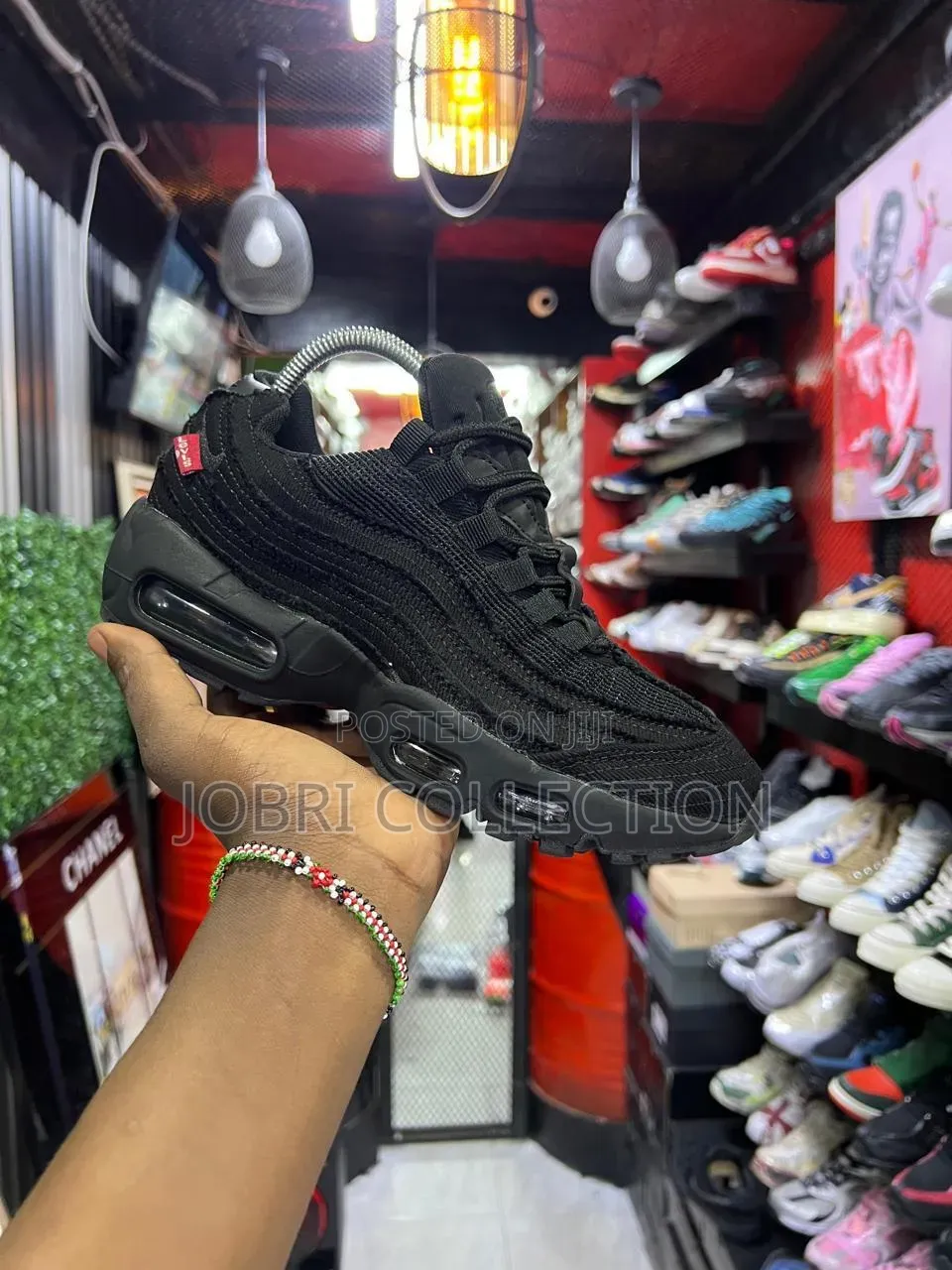 Levi’s X Nike Air Max 95 “Black”
Sneakers