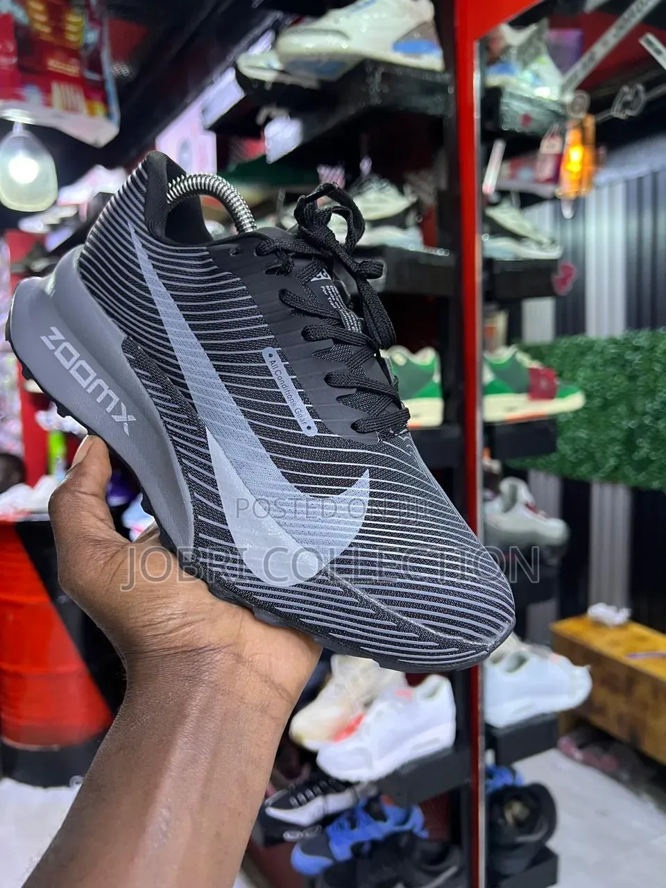 Nike ACG ZoomX Ultrafly “Black/Photon Dust”
Sneakers