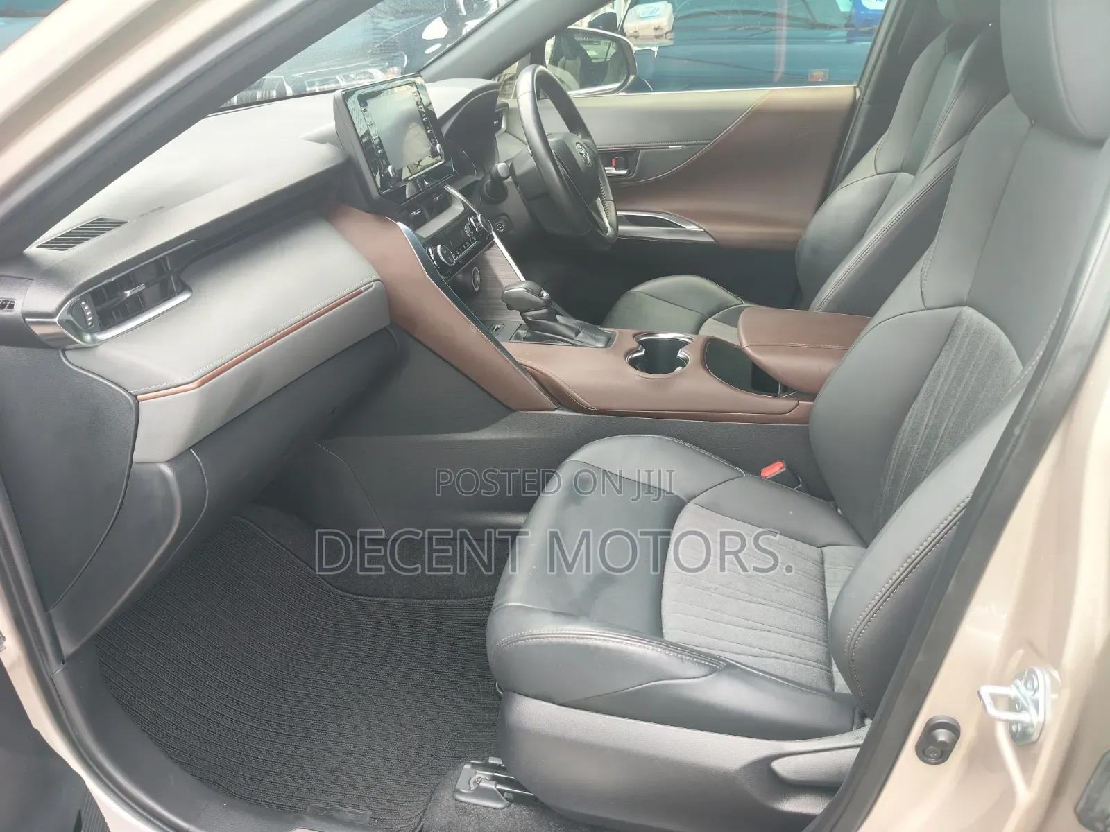 Toyota Harrier 2.0 2020 Silver