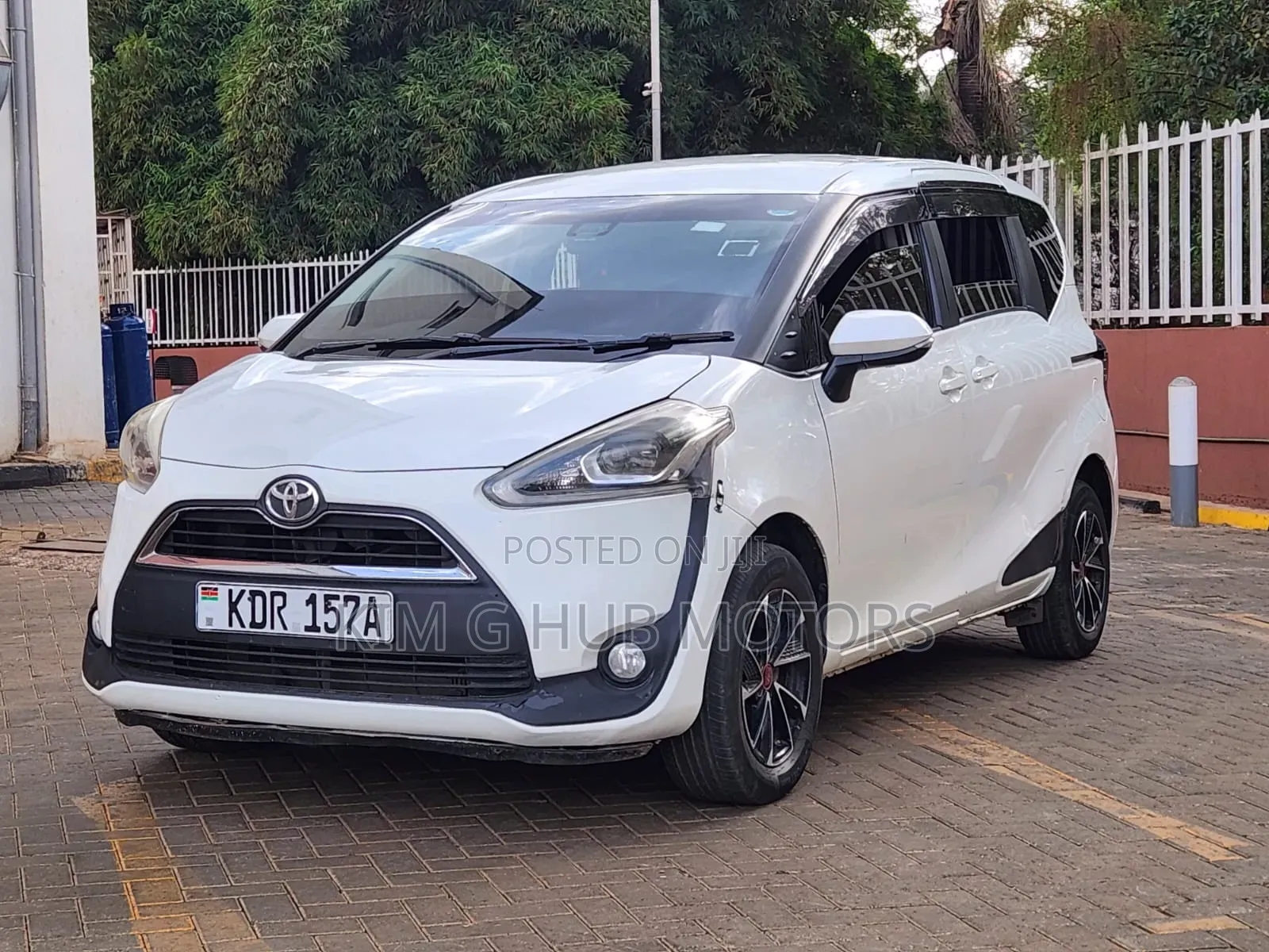 Toyota Sienta 1.5 FWD (6-seater) 2016 Pearl