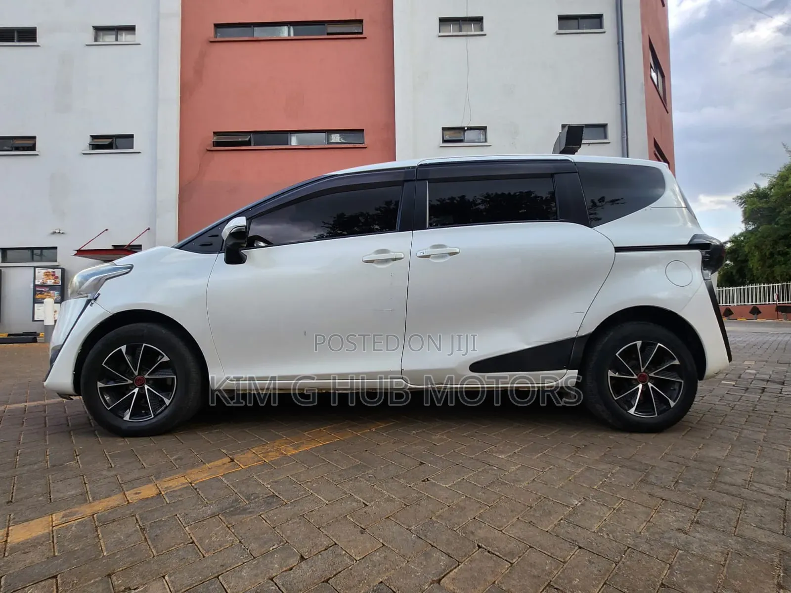 Toyota Sienta 1.5 FWD (6-seater) 2016 Pearl
