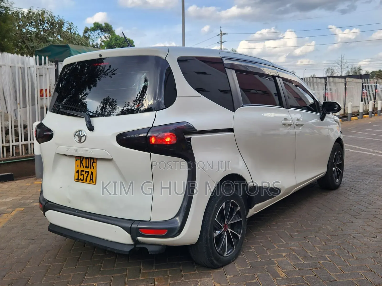 Toyota Sienta 1.5 FWD (6-seater) 2016 Pearl