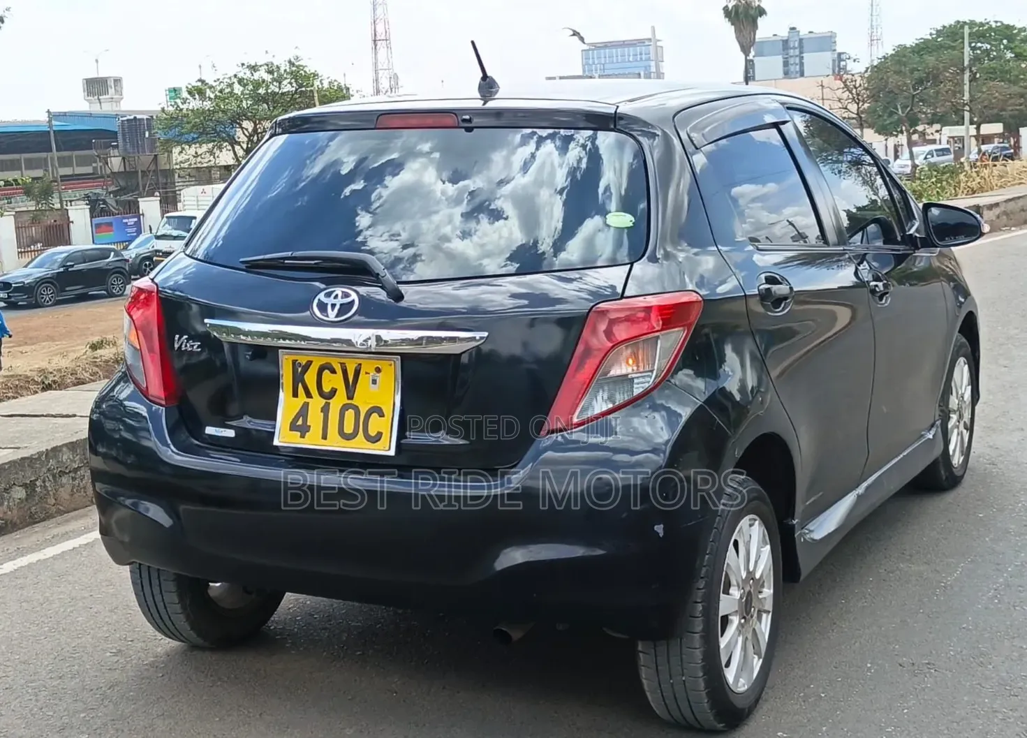 Toyota Vitz 1.3 FWD 5dr 2012 Black