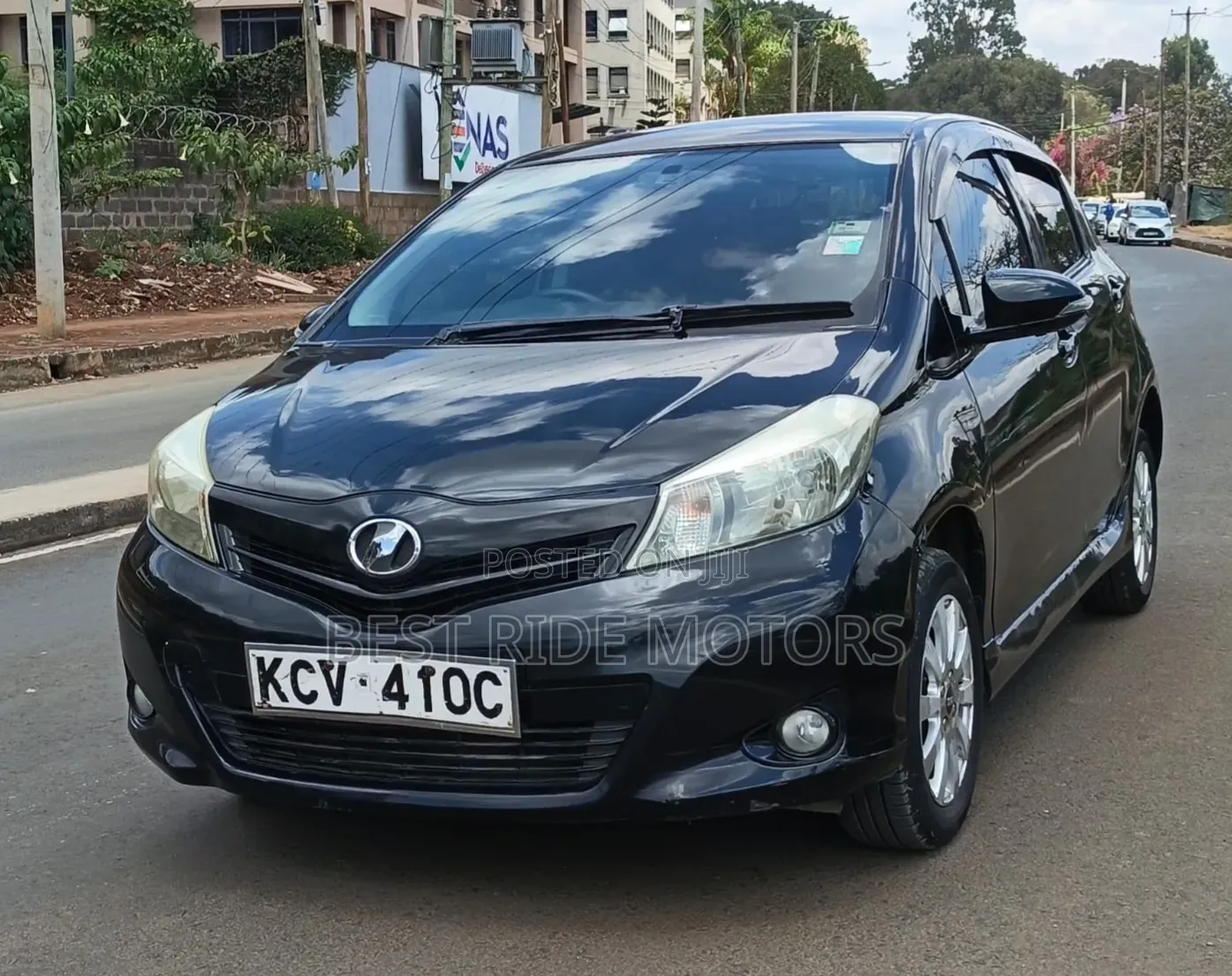 Toyota Vitz 1.3 FWD 5dr 2012 Black