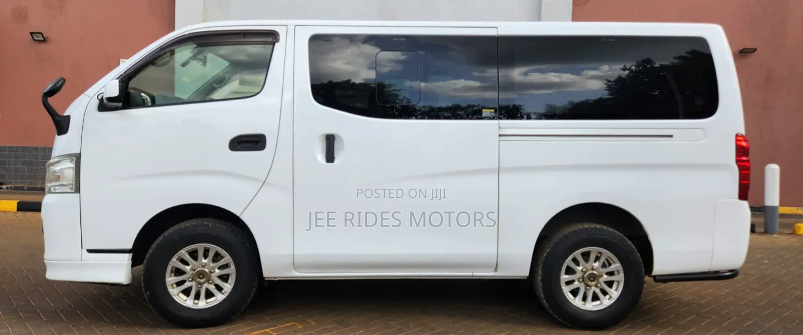 Nissan Caravan (Urvan) 2013 White