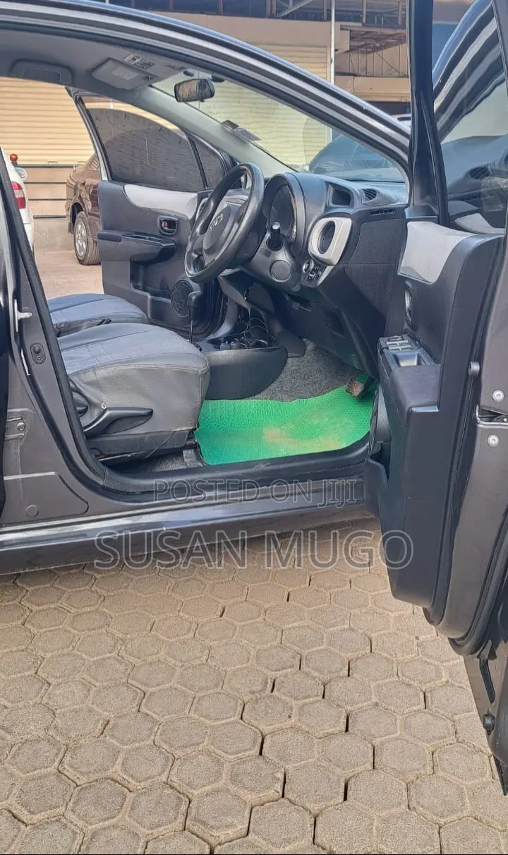 Toyota Vitz 2012