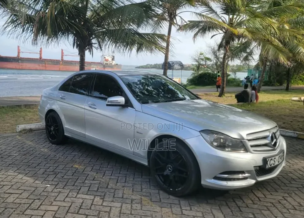 Mercedes-Benz C200 2011 Silver