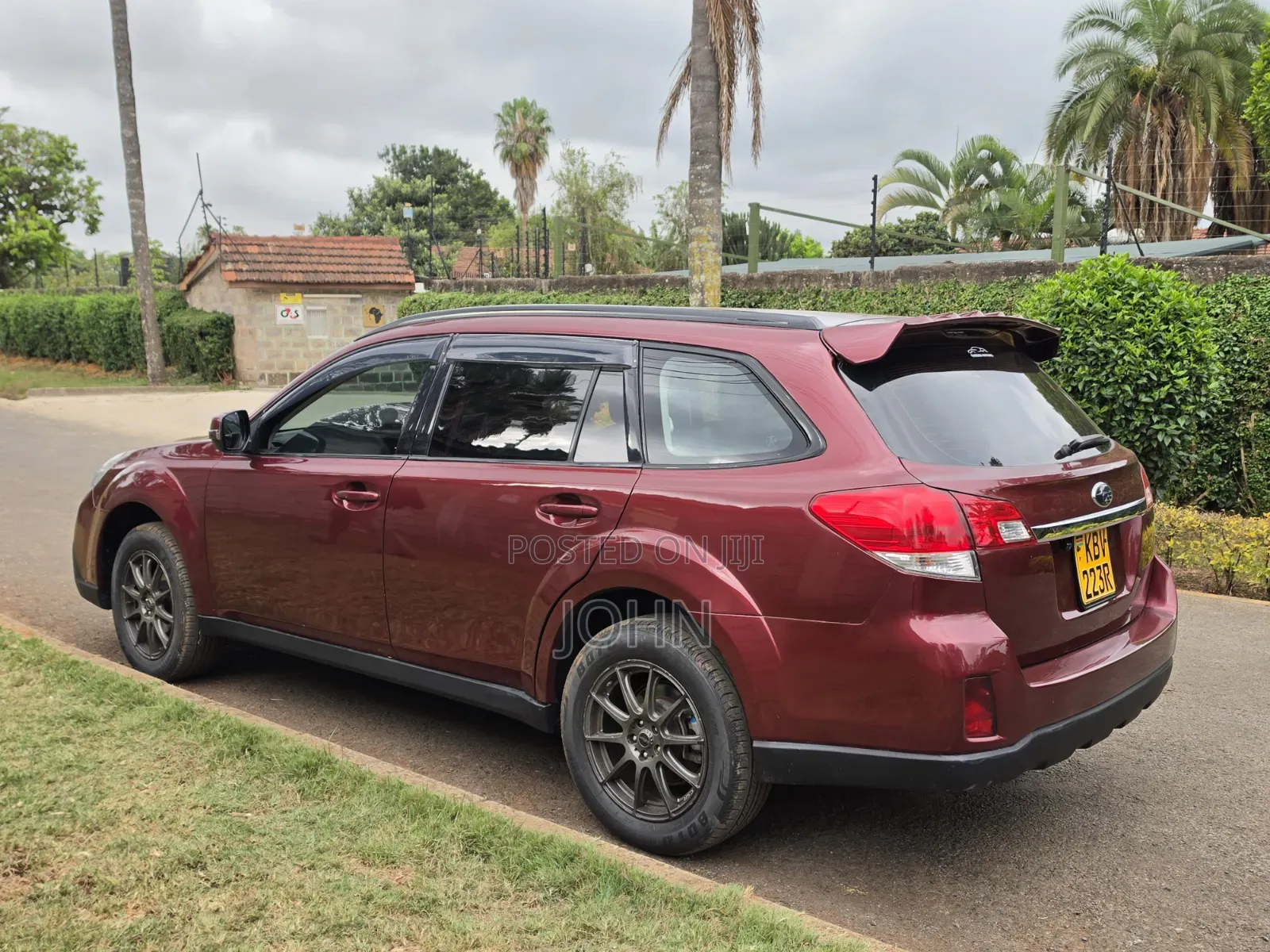 Subaru Outback 2.5i Premium 2013 Maroon