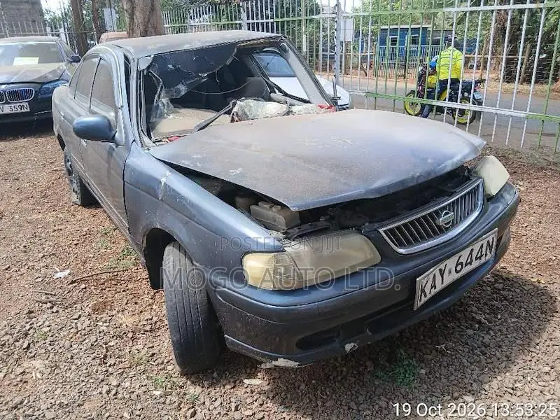 Nissan Sunny 2000 Blue