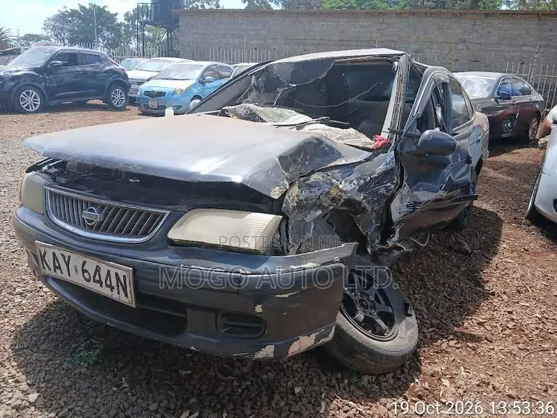 Nissan Sunny 2000 Blue