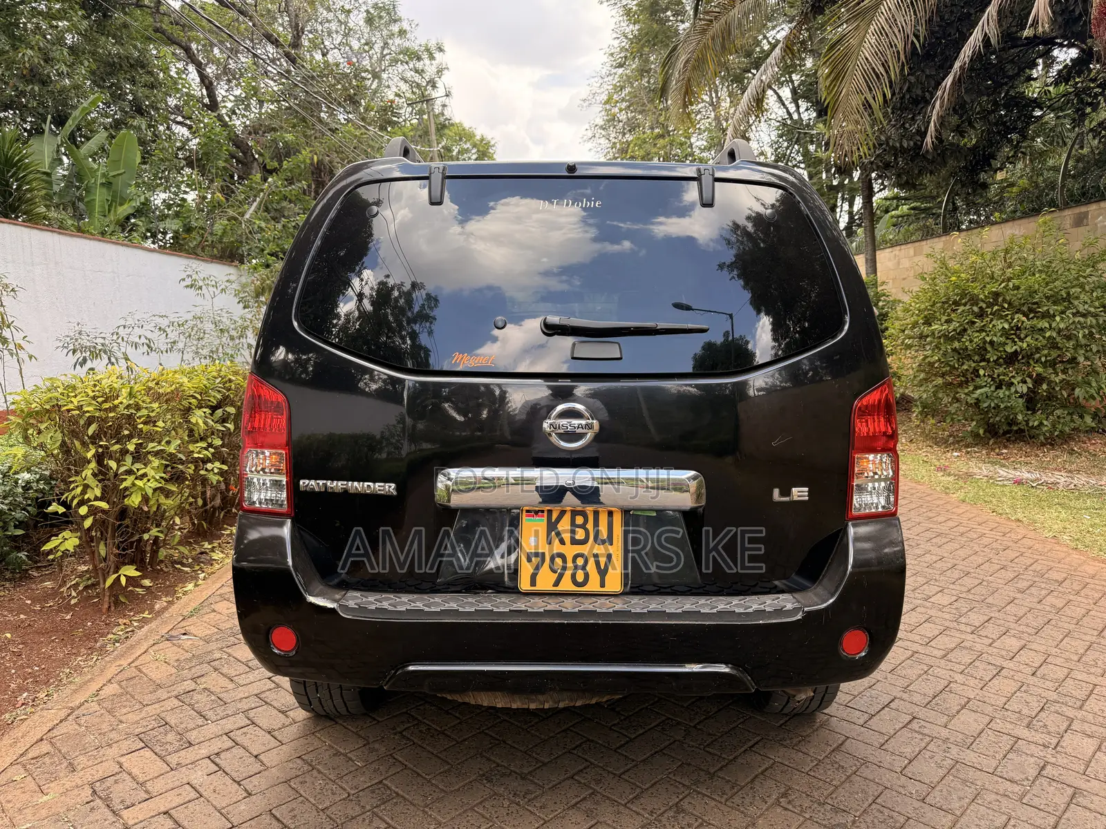 Nissan Pathfinder SV 2012 Black