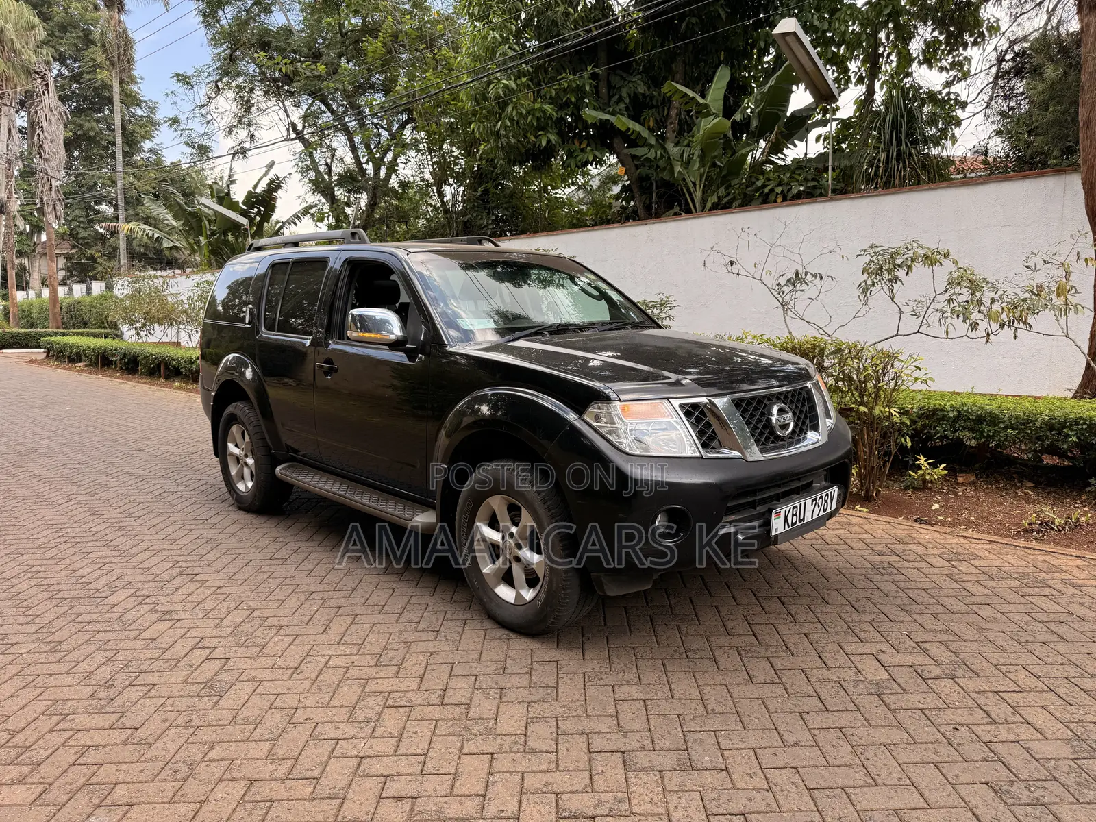 Nissan Pathfinder SV 2012 Black