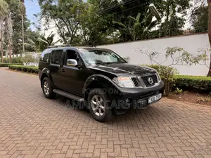 Nissan Pathfinder SV 2012 Black