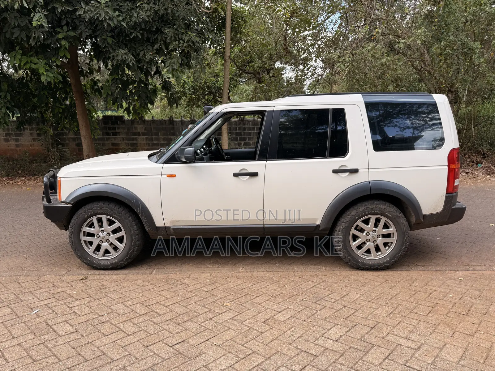 Land Rover Discovery 2009 White