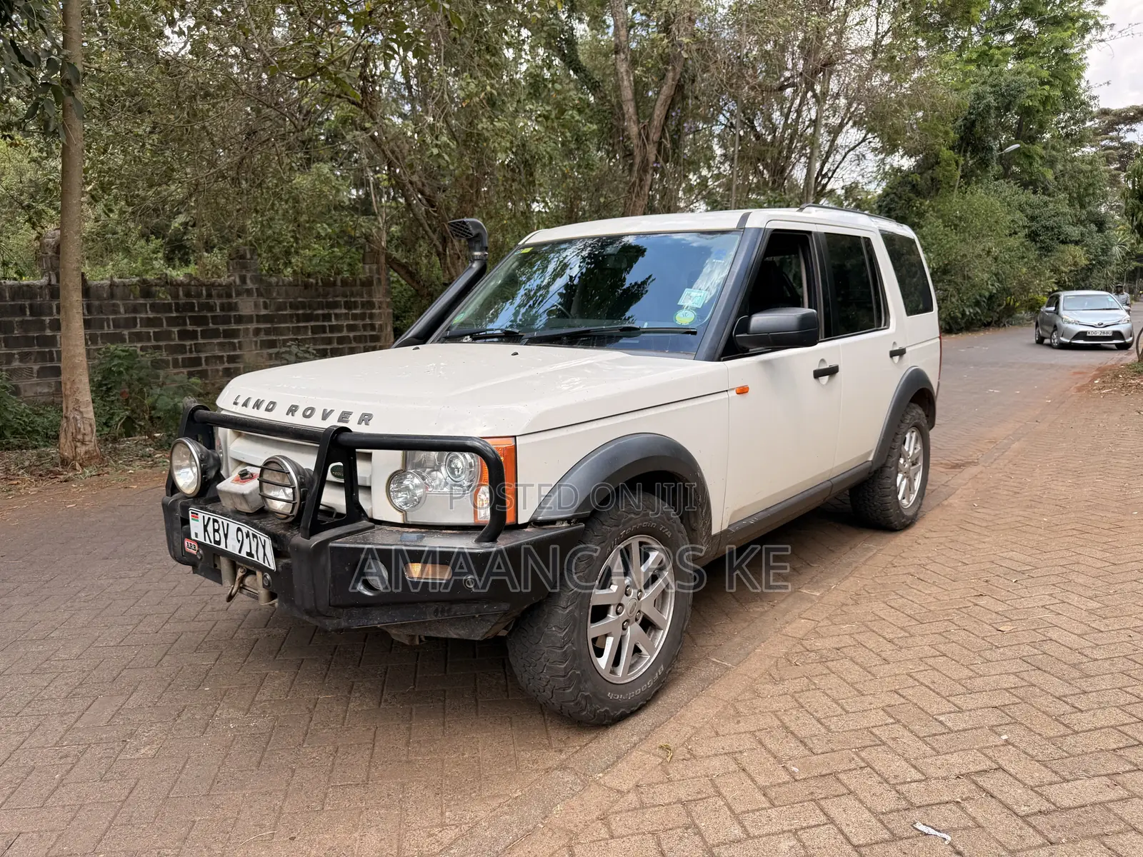 Land Rover Discovery 2009 White