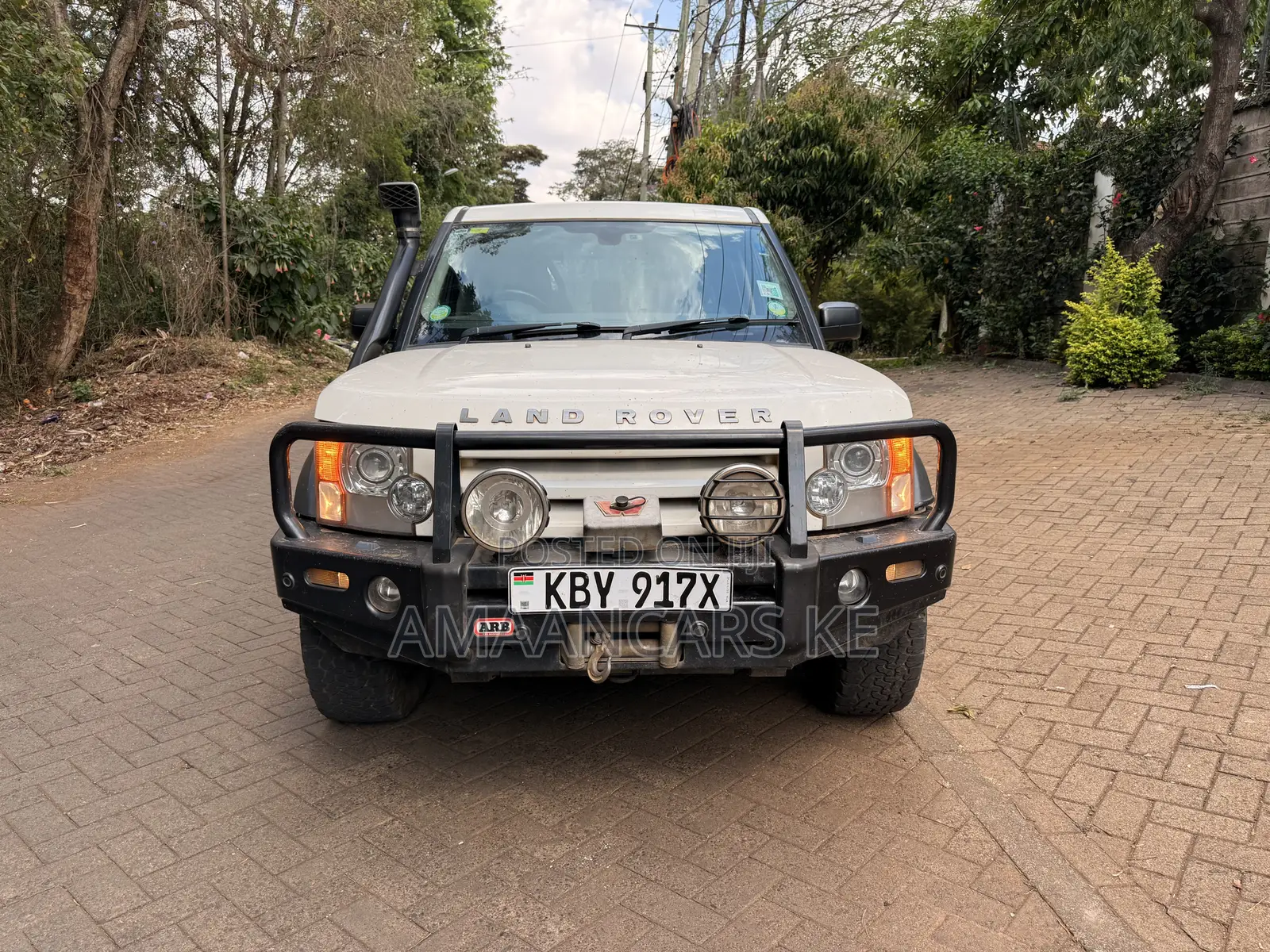 Land Rover Discovery 2009 White
