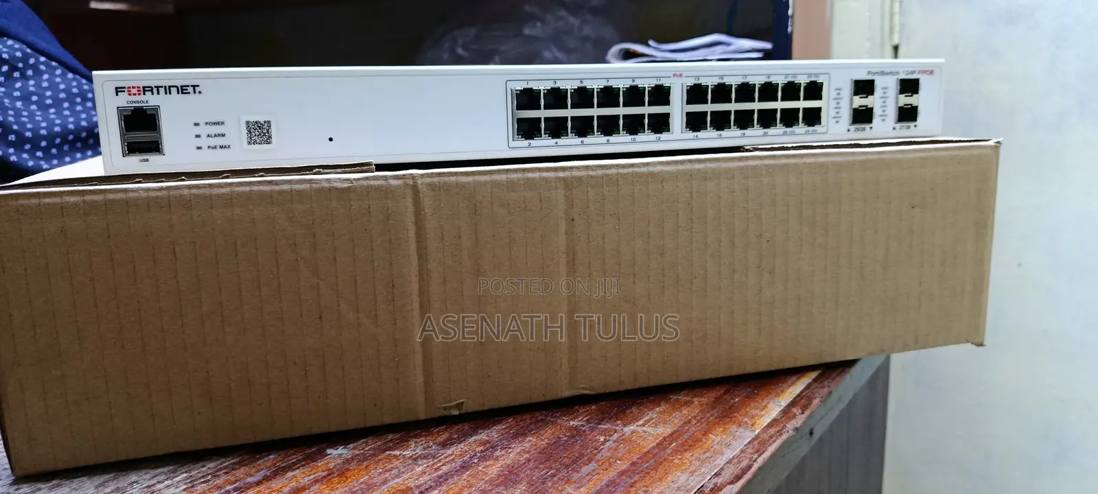 Fortinet FortiSwitch 124f-Fpoe Switch