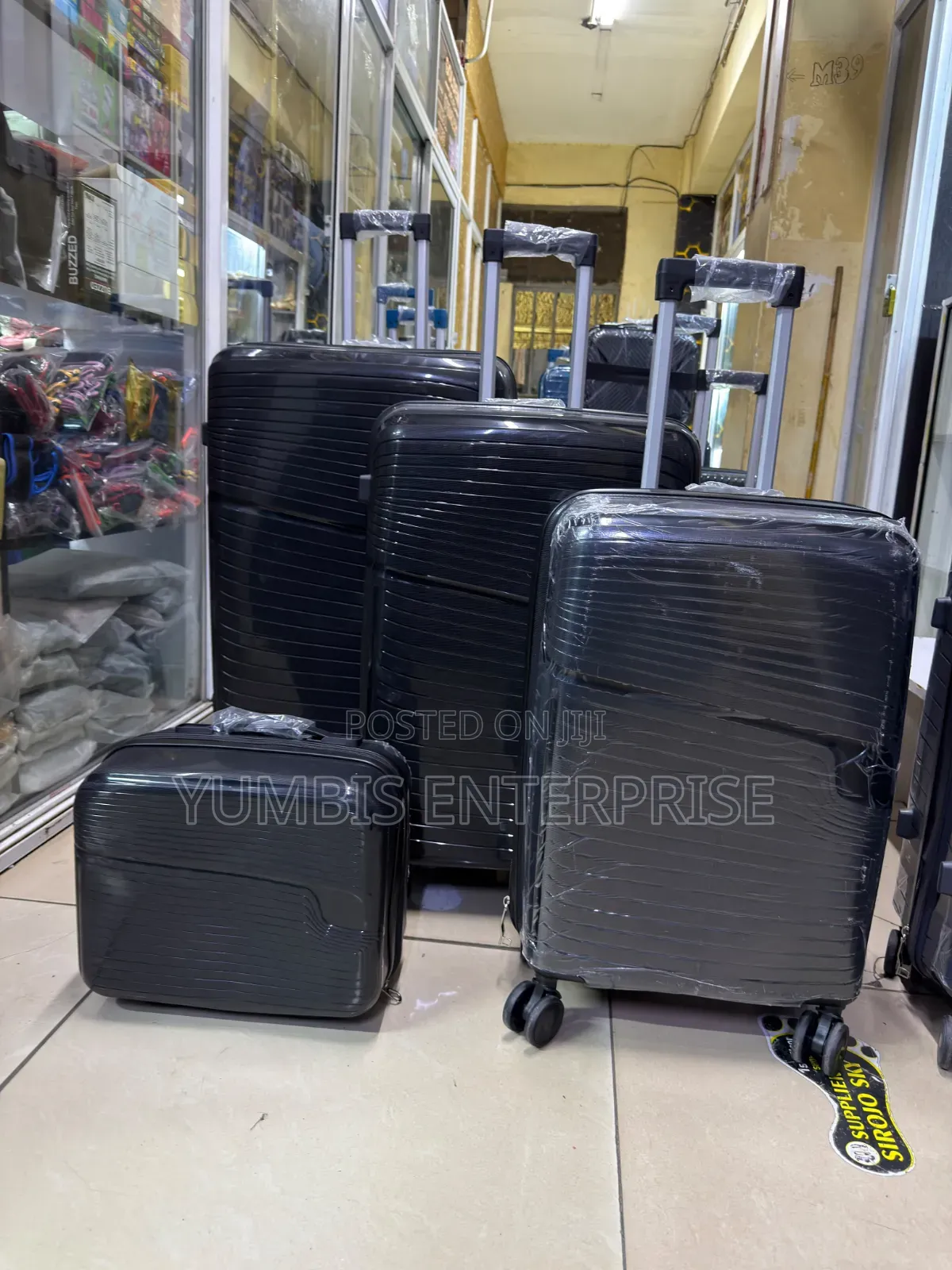 All Black Size 30"" 4 in 1 Unbreakable Suitcase Rubber Sets Offer 9000