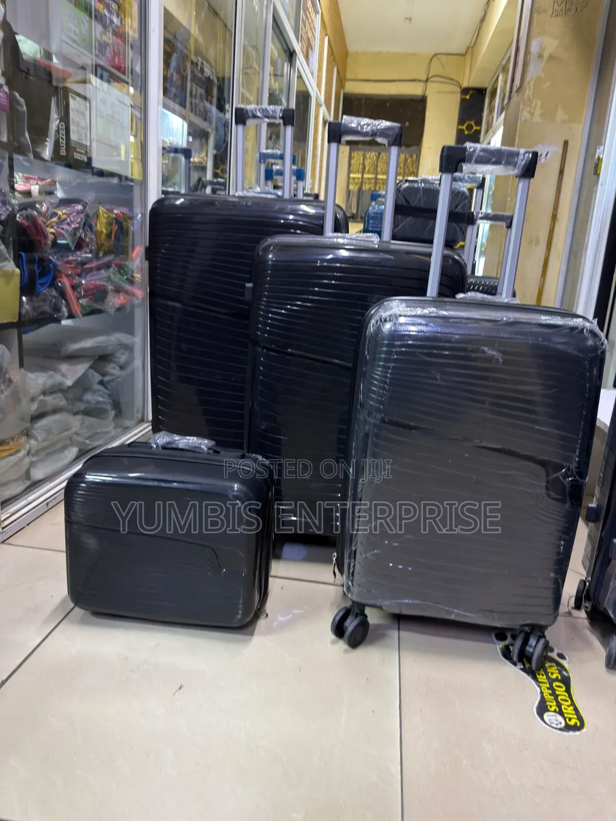 All Black Size 30"" 4 in 1 Unbreakable Suitcase Rubber Sets Offer 9000
