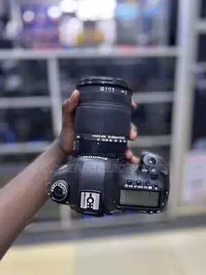 Canon EOS 7D With 24–105mm Lens