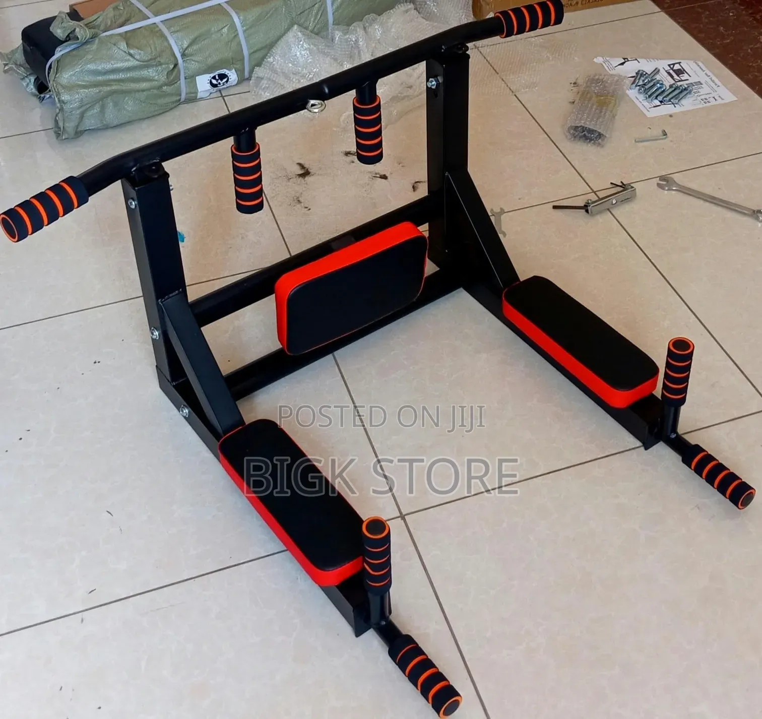 Pull Up Bar Dip Station