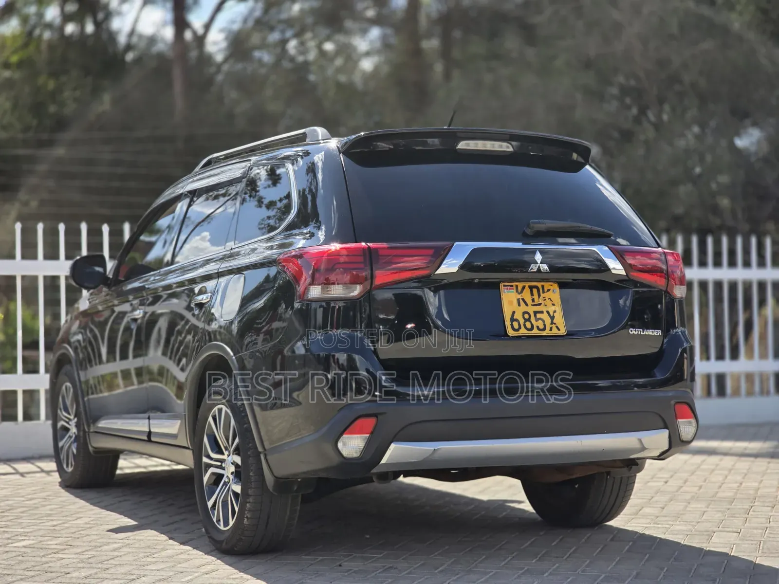 Mitsubishi Outlander SE 4dr SUV AWD (2.4L 4cyl CVT) 2015