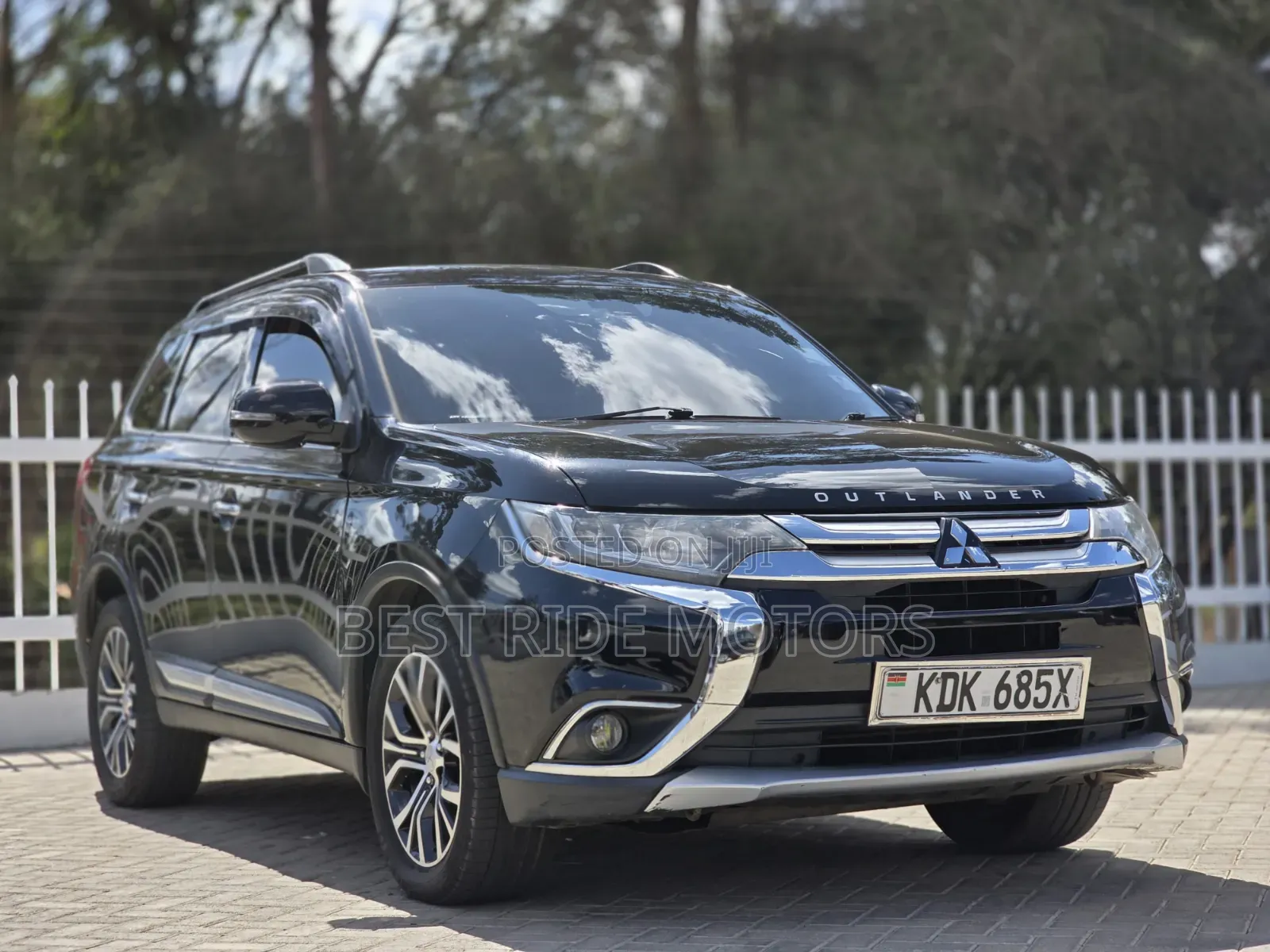 Mitsubishi Outlander SE 4dr SUV AWD (2.4L 4cyl CVT) 2015