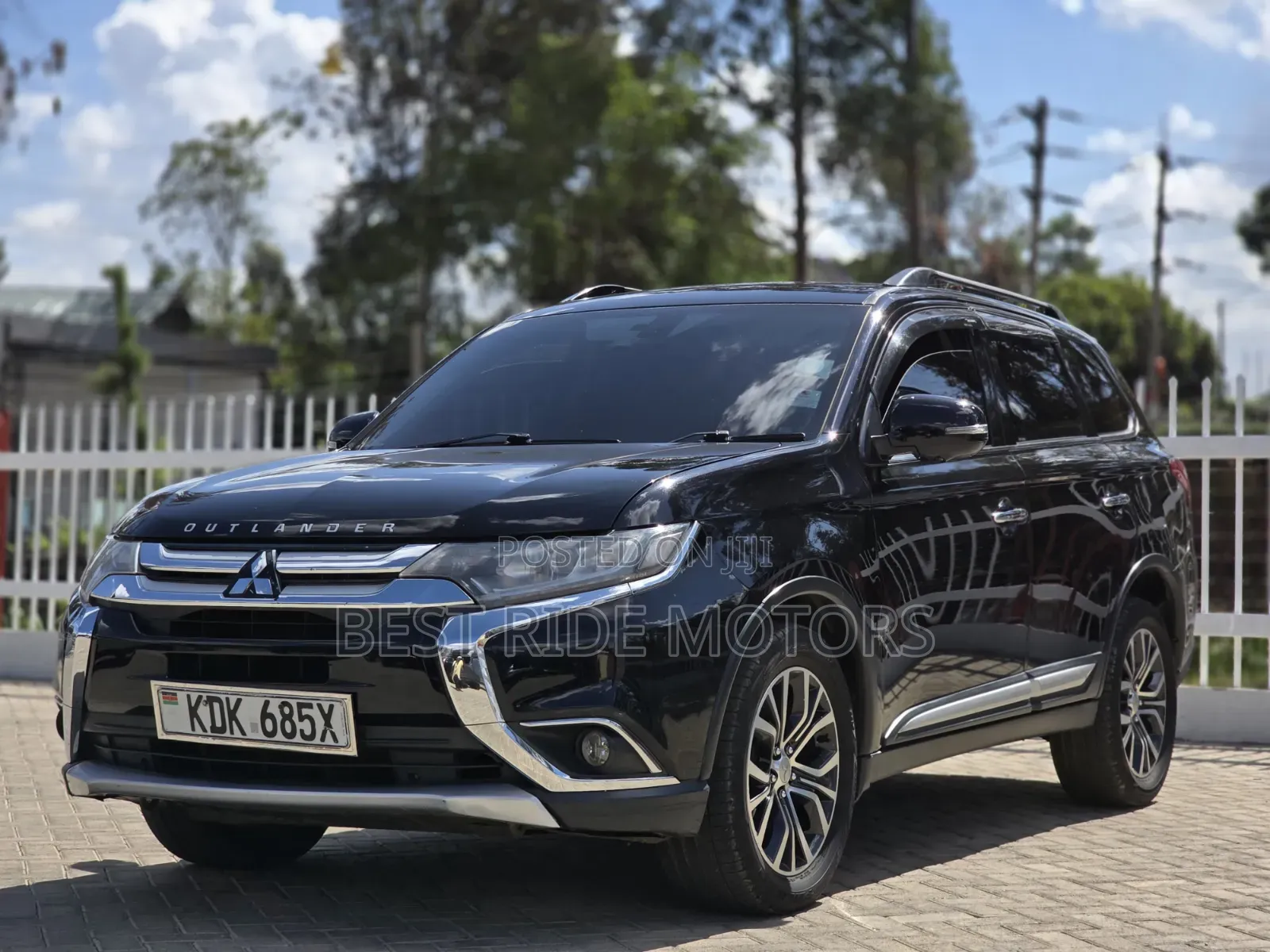 Mitsubishi Outlander SE 4dr SUV AWD (2.4L 4cyl CVT) 2015