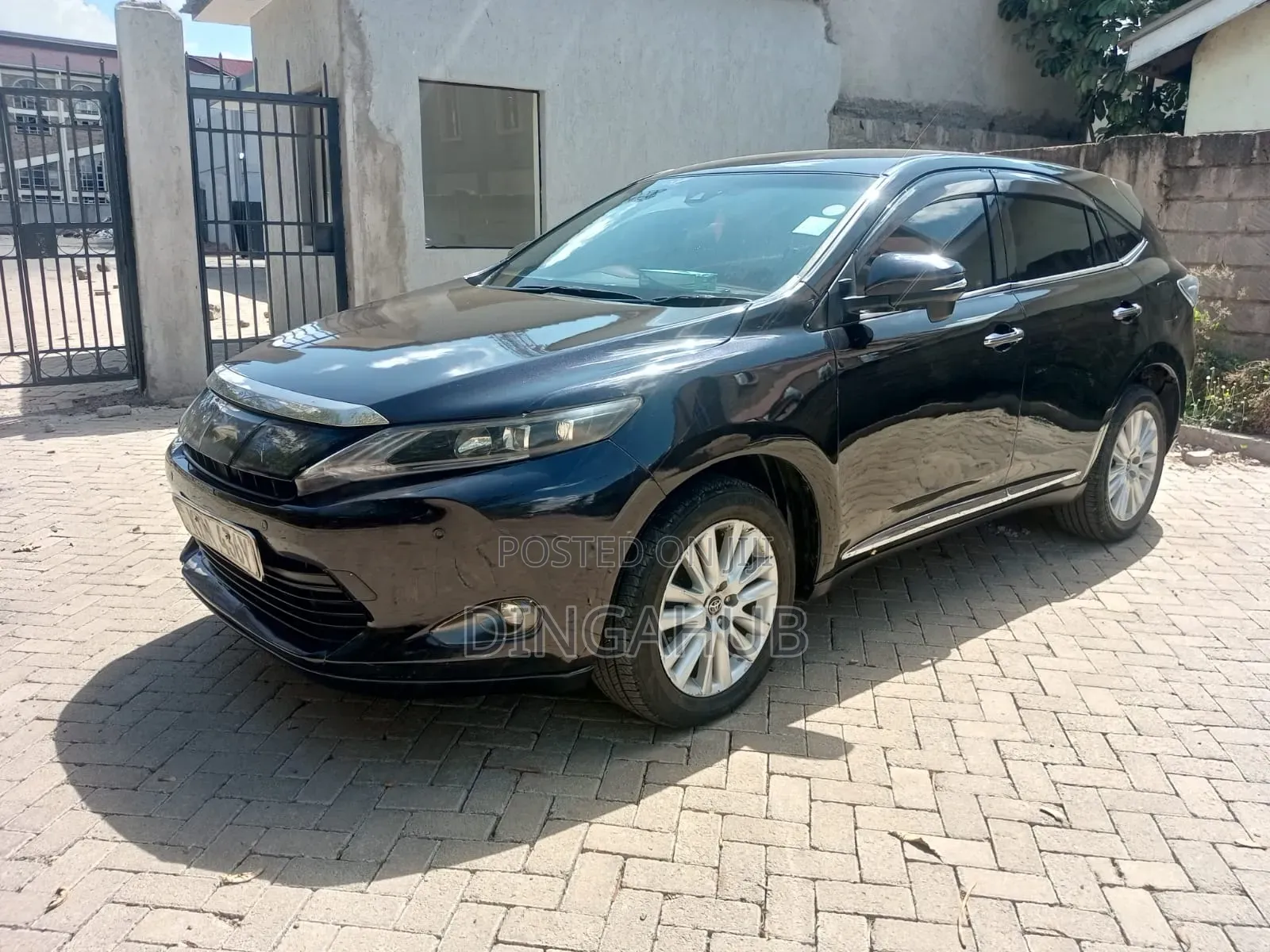 Toyota Harrier 2.0 2016 Matt Black