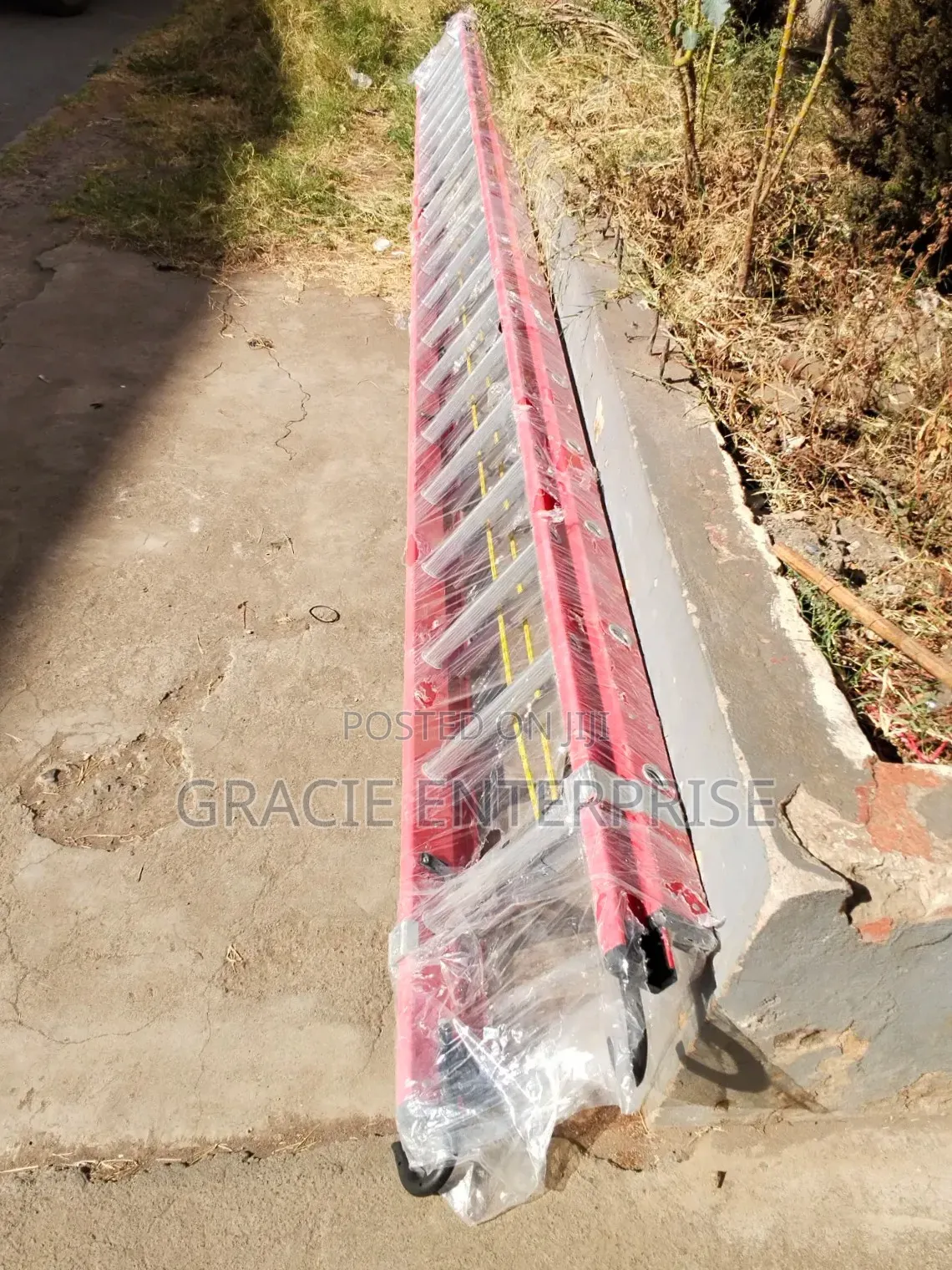 Non Conductive Fibreglass Extension Ladder