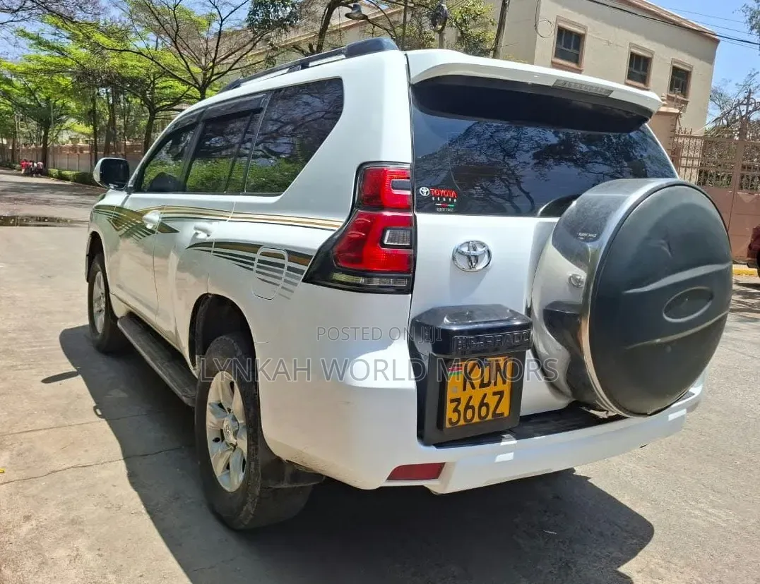 Toyota Land Cruiser Prado 2012 Pearl