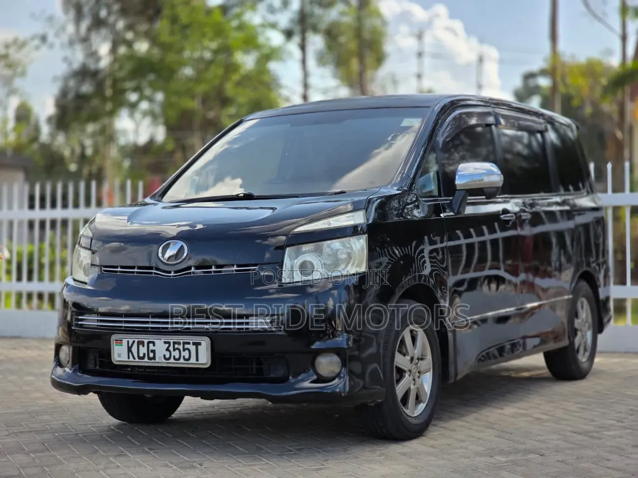 Toyota Voxy X 2WD 8-Seater 2009 Black