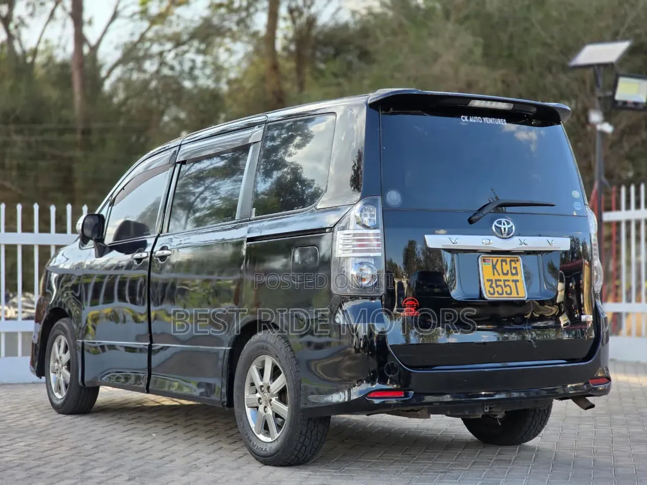 Toyota Voxy X 2WD 8-Seater 2009 Black