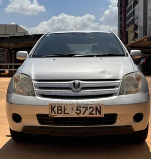 Toyota IST 2004 Silver