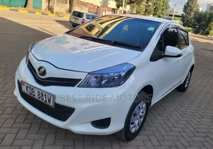 Toyota Vitz 1.3 FWD 5dr 2013 White
