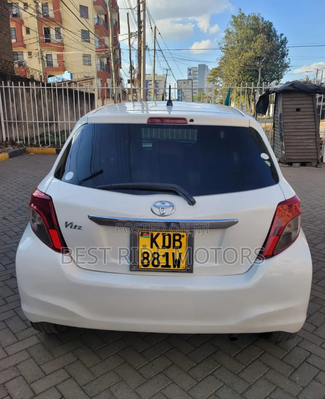 Toyota Vitz 1.3 FWD 5dr 2013 White