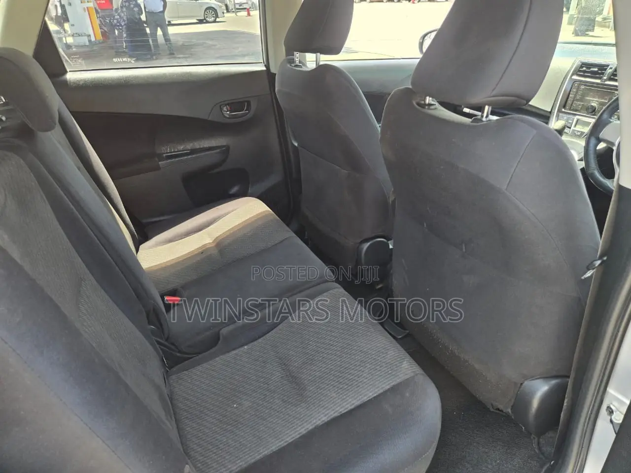 Toyota Ractis 1.3 FWD 2016 Silver