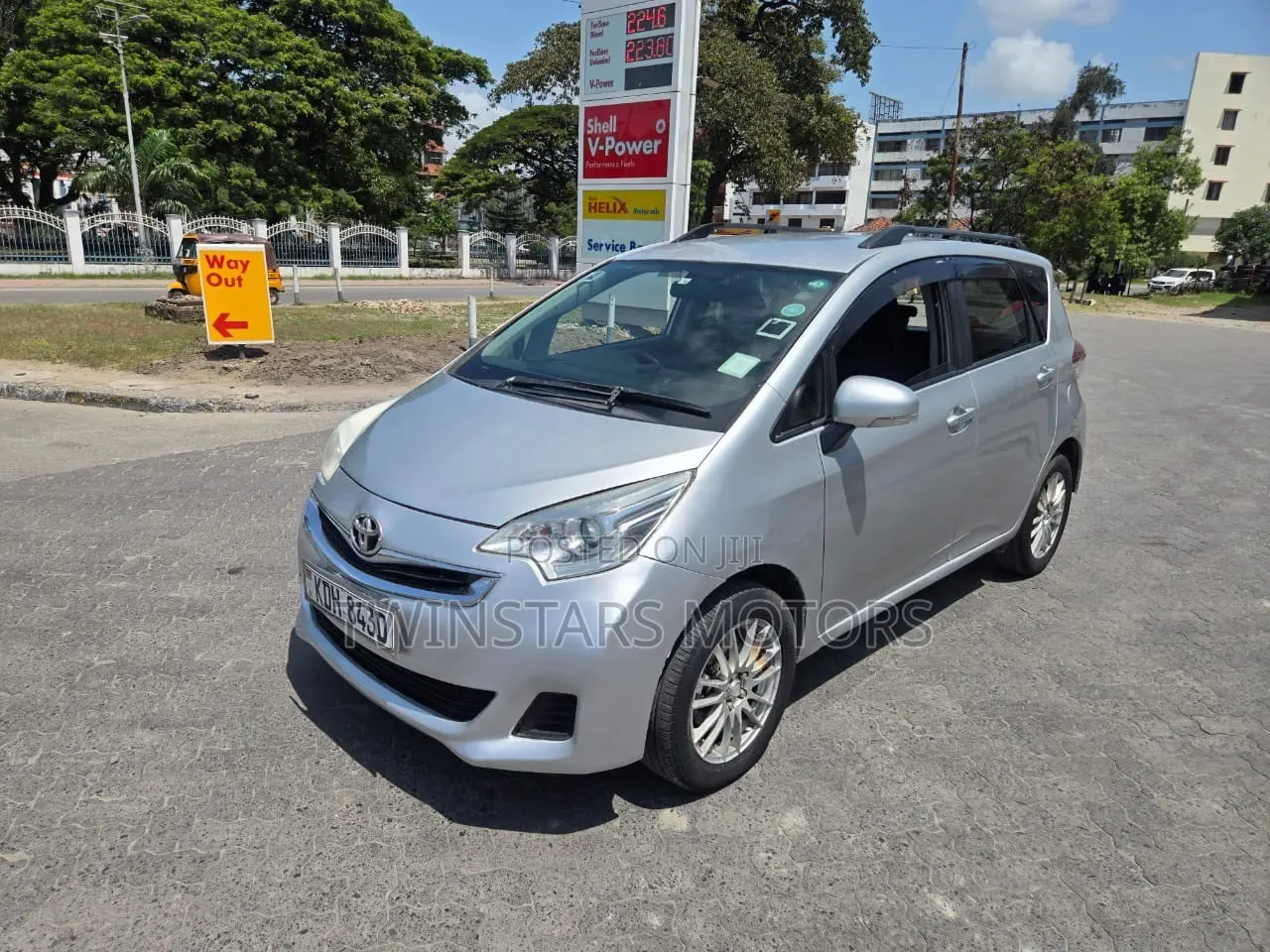 Toyota Ractis 1.3 FWD 2016 Silver