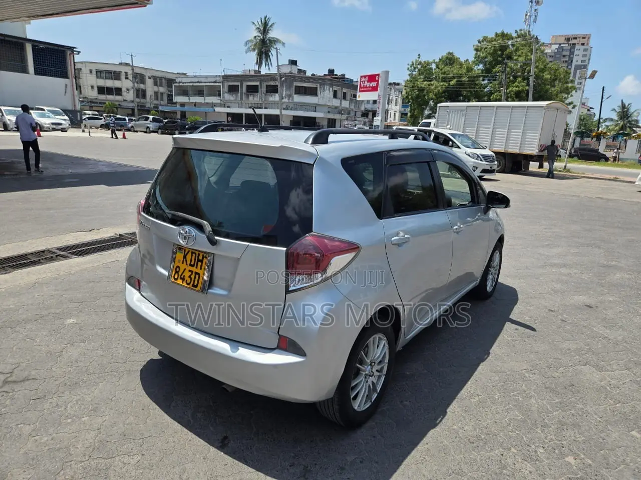 Toyota Ractis 1.3 FWD 2016 Silver