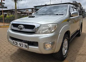 Toyota Hilux 2011 Silver