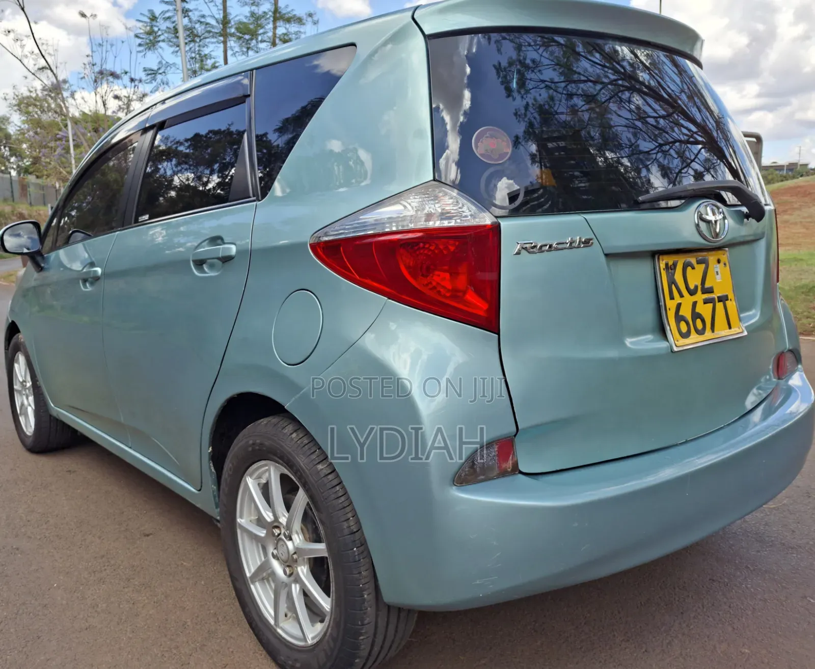 Toyota Ractis 2013 Green