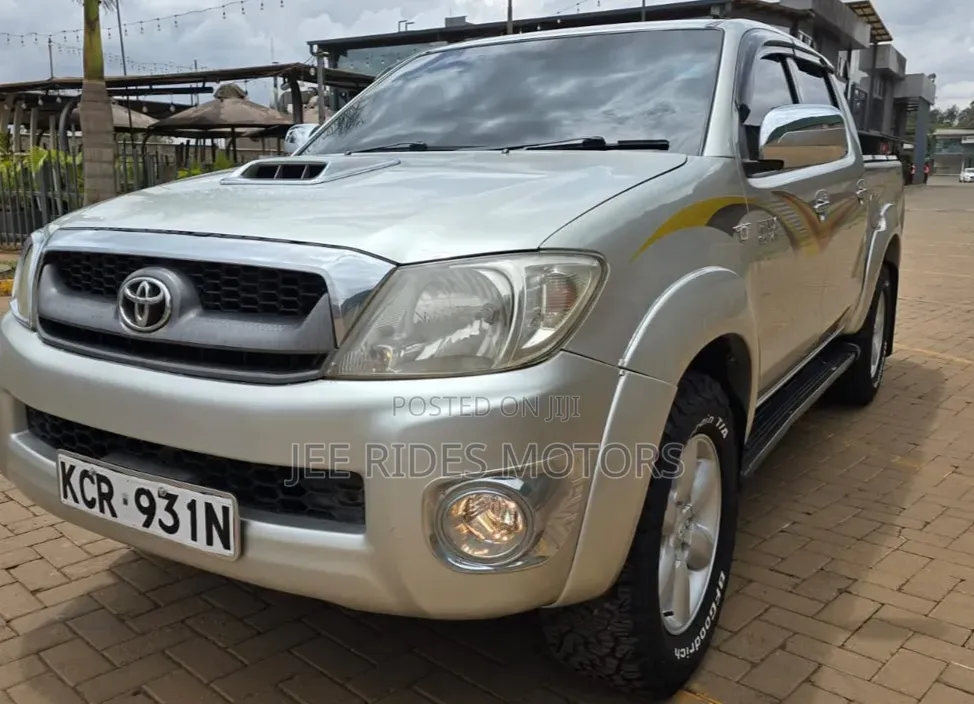 Toyota Hilux 2011 Silver