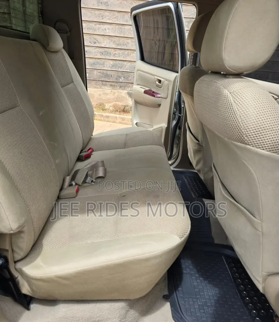 Toyota Hilux 2011 Silver