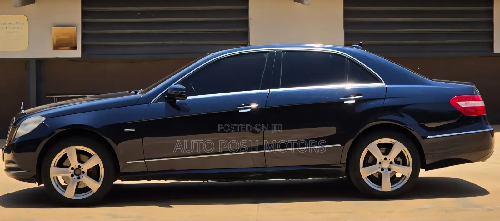 Mercedes-Benz E200 2012 Blue
