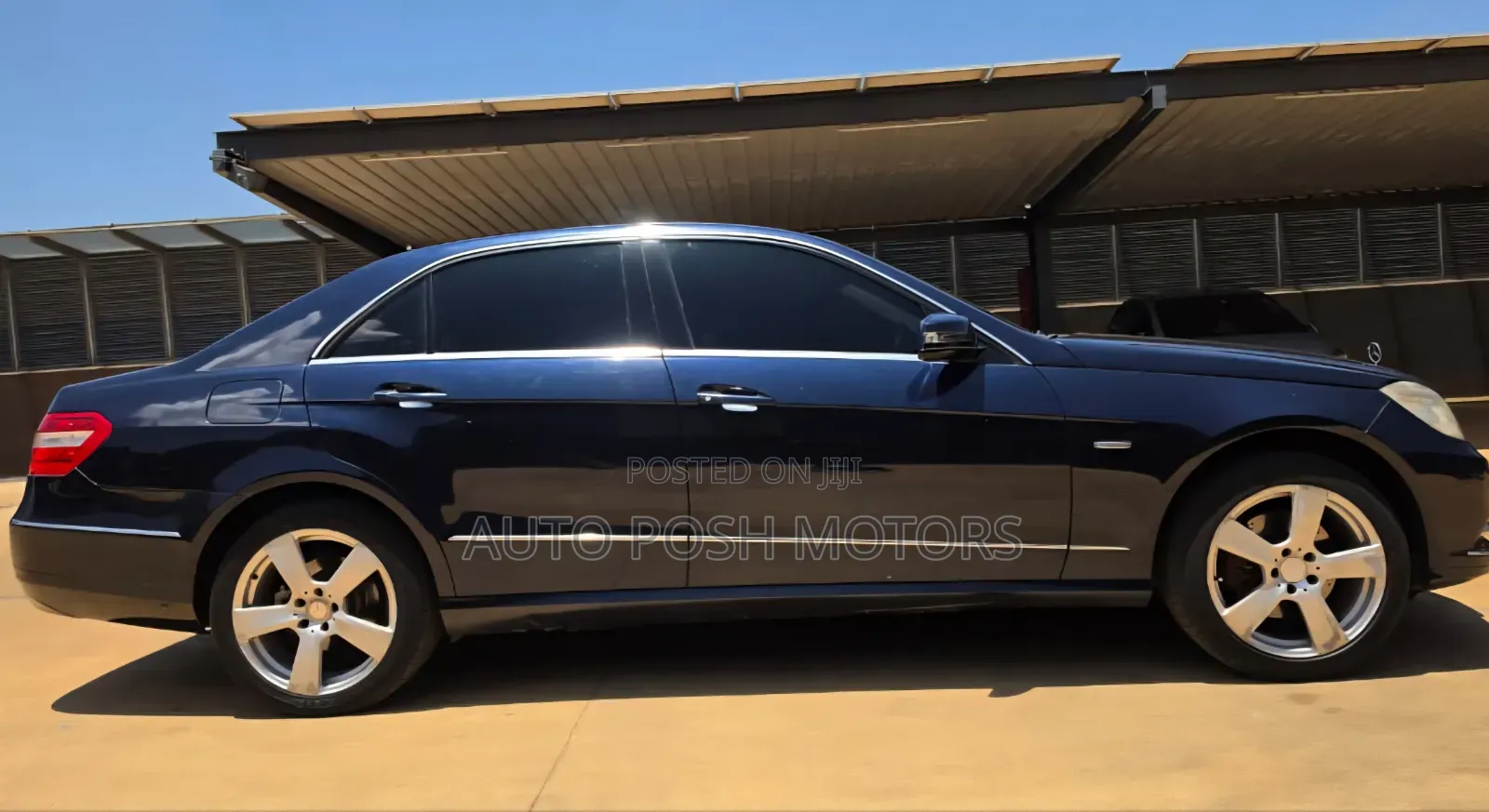 Mercedes-Benz E200 2012 Blue